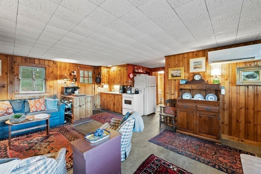 1029 Old Sandwich Rd Plymouth — Photo 15 of 42