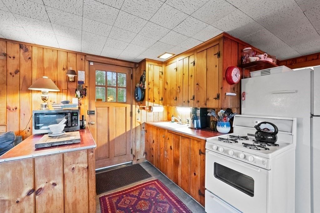 1029 Old Sandwich Rd Plymouth — Photo 12 of 42