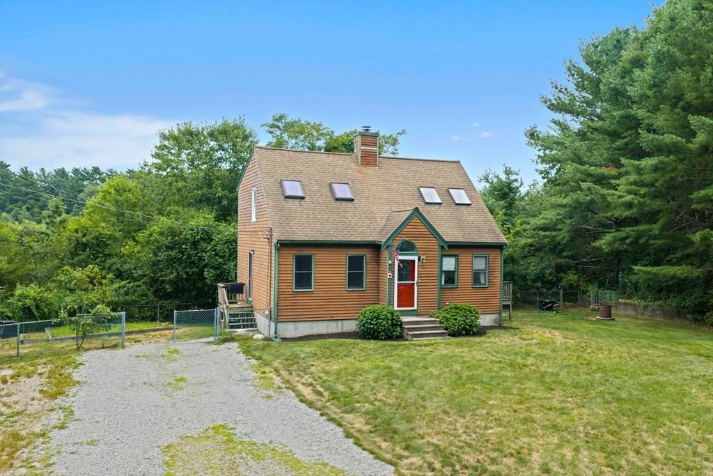 190 Monroe St Pembroke — Photo 2 of 26