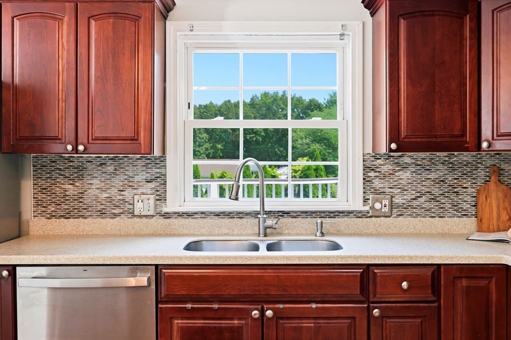 1056 North West St Agawam — Photo 8 of 42