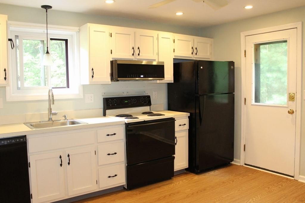 590 Dedham St #590, Wrentham, MA 02093 photo 2
