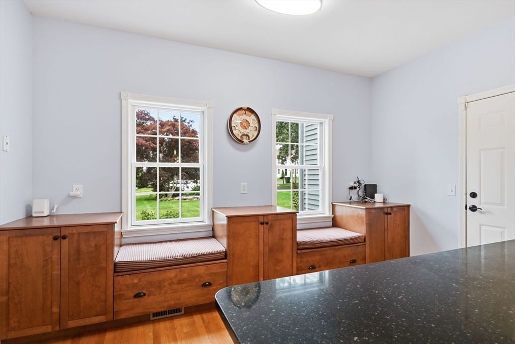 20 Raymond Cir Westfield — Photo 14 of 42