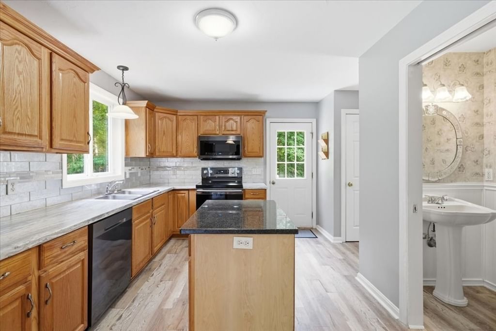 8 Rebecca Rd Freetown — Photo 11 of 38