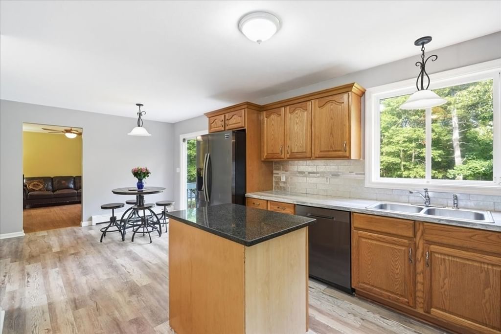 8 Rebecca Rd Freetown — Photo 15 of 38