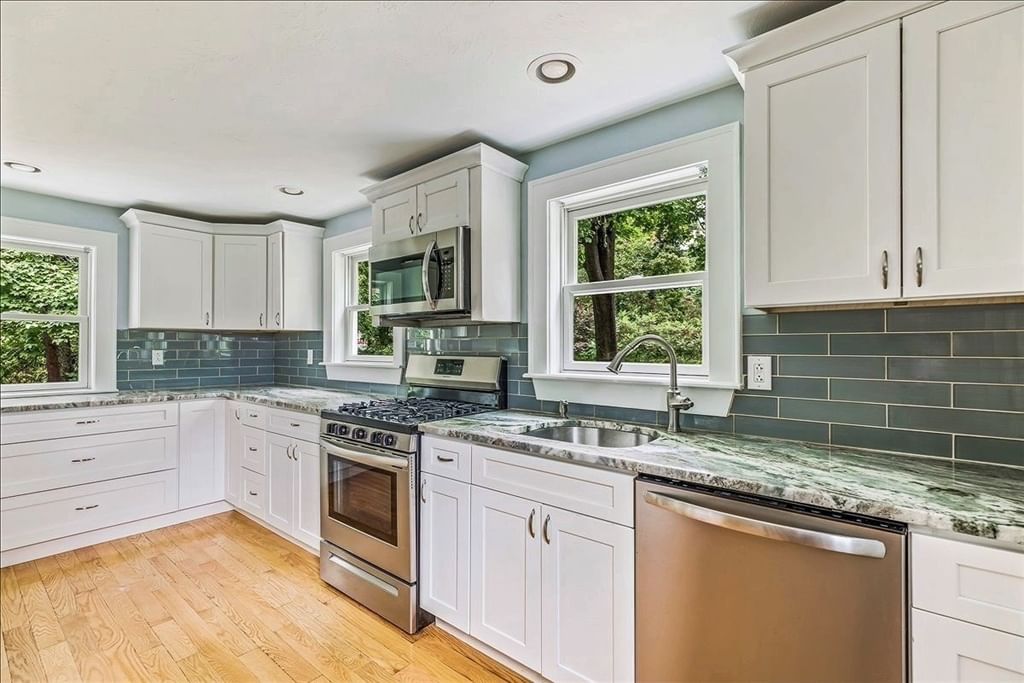 145 Plymouth St Carver — Photo 5 of 29