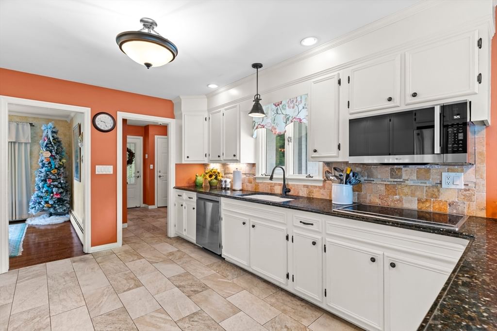 83 Braemoor Rd Brockton — Photo 16 of 42
