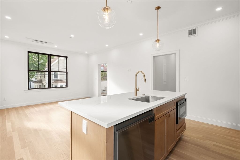 27 Shepard St #2 Boston — Photo 11 of 41