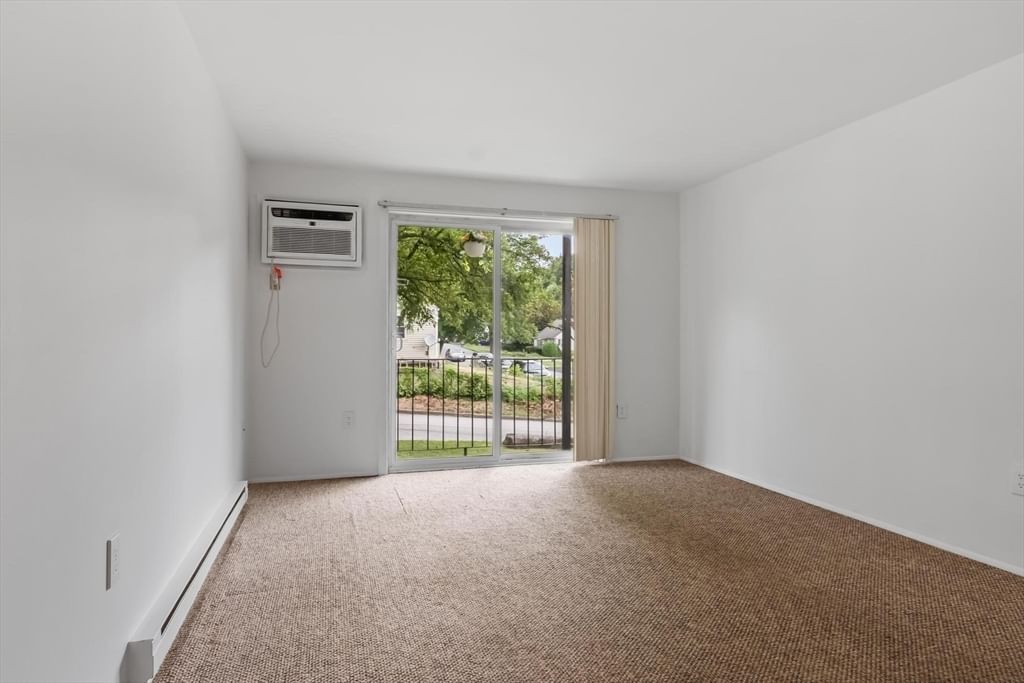 56 Edgeworth ##3 Worcester — Photo 13 of 22