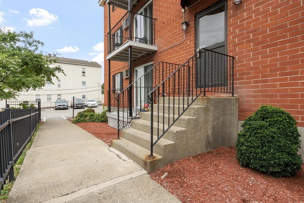 56 Edgeworth ##3 Worcester — Photo 19 of 22