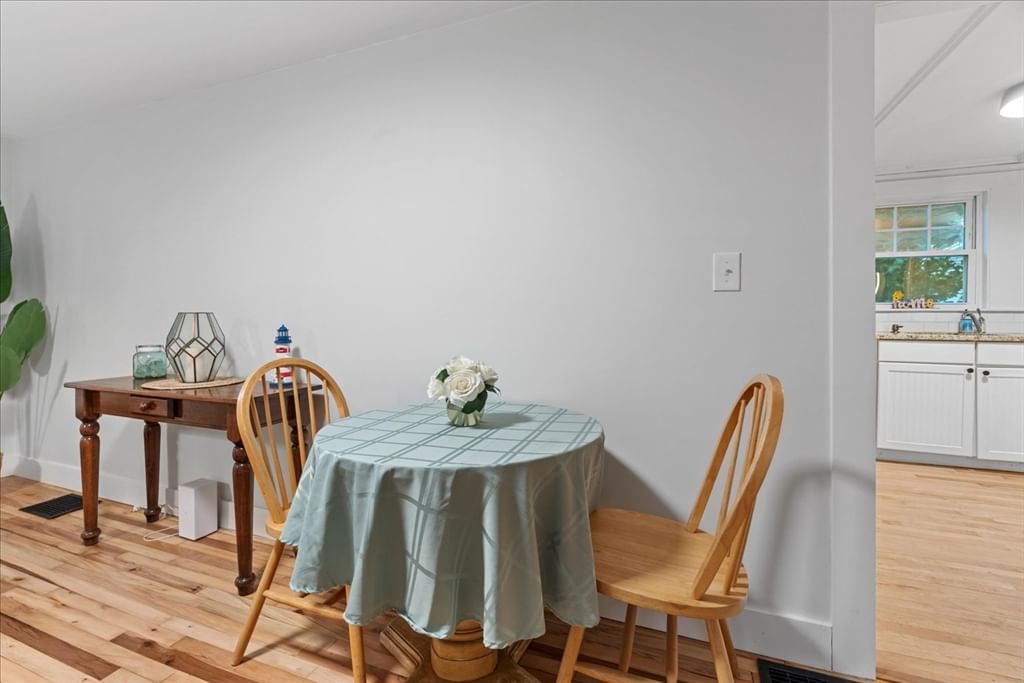 19 Bennett St Wrentham — Photo 3 of 19