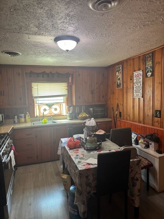 95 Augustine St Brockton — Photo 7 of 33