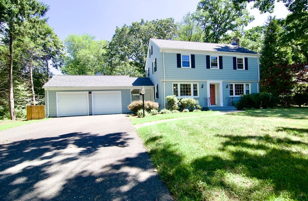 123 Whitmun Rd Longmeadow — Photo 2 of 42
