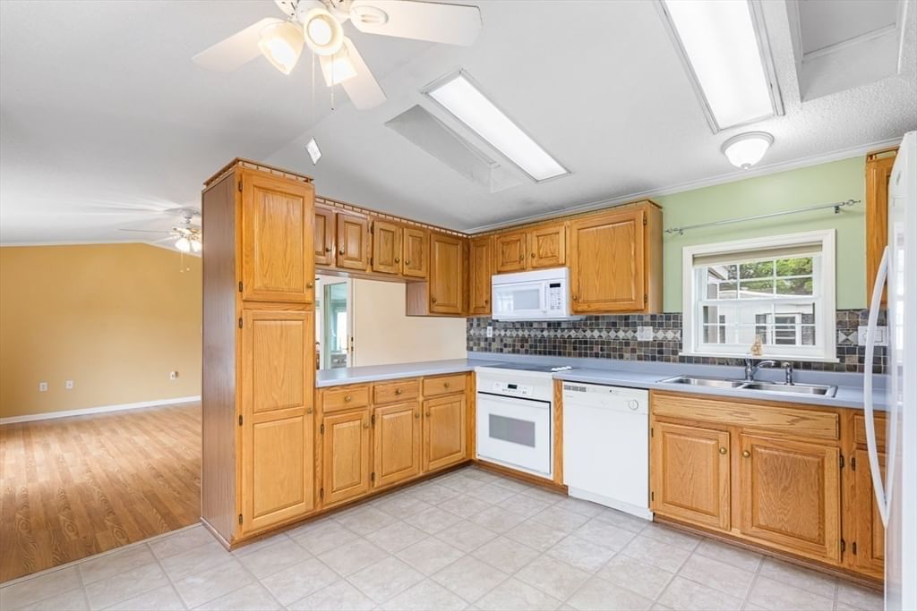 7 Robert Rd Plainville — Photo 16 of 38