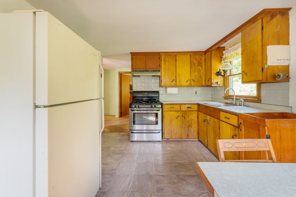29 Puritan Rd Bourne — Photo 5 of 22