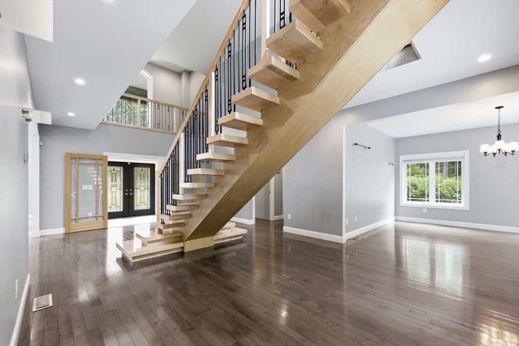 270 Barton Ave Belchertown — Photo 11 of 42
