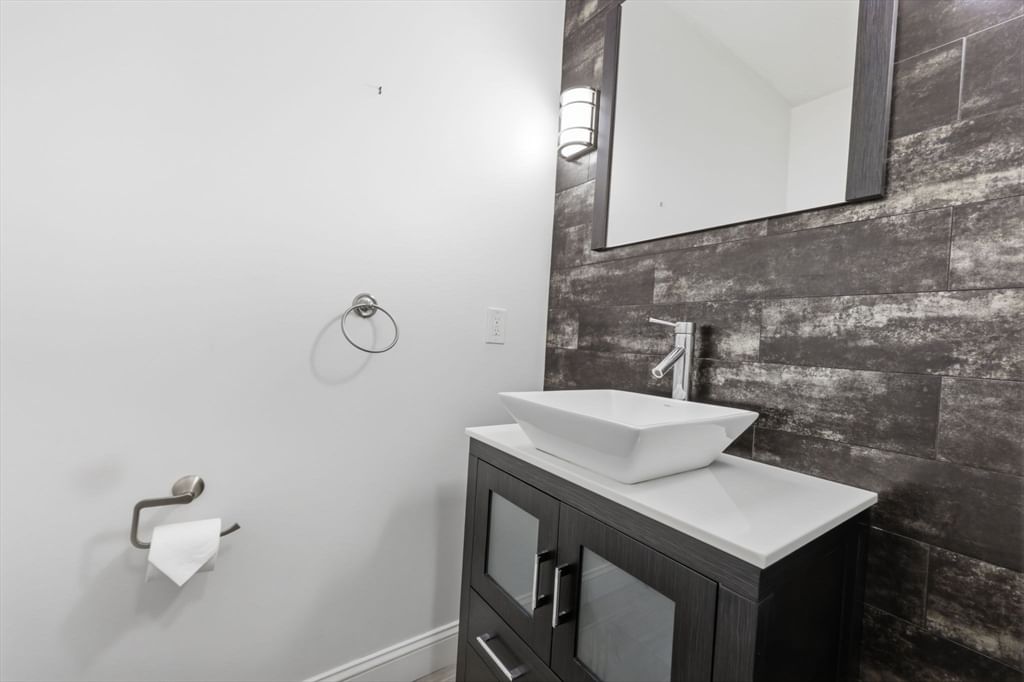270 Barton Ave Belchertown — Photo 16 of 42