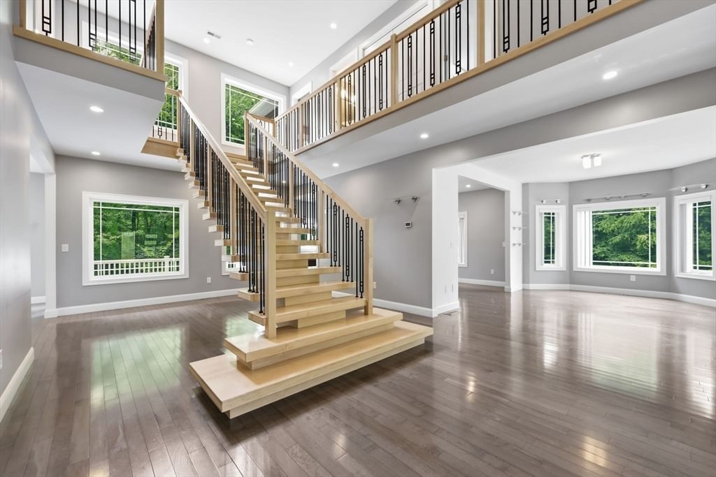 270 Barton Ave Belchertown — Photo 3 of 42