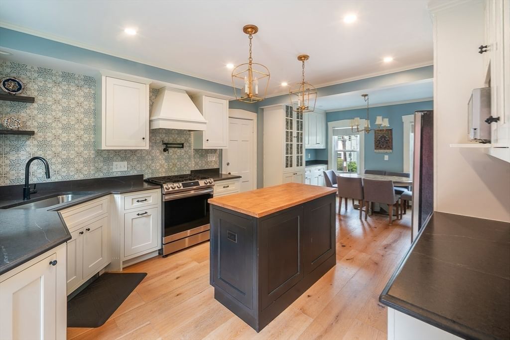 8-10 Oak St, Winchester, MA 01890 photo 2