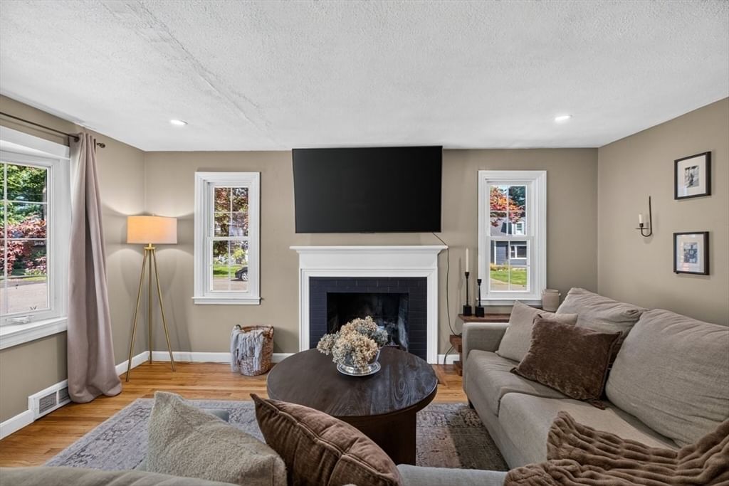 20 Westernview Cir East Longmeadow — Photo 8 of 42