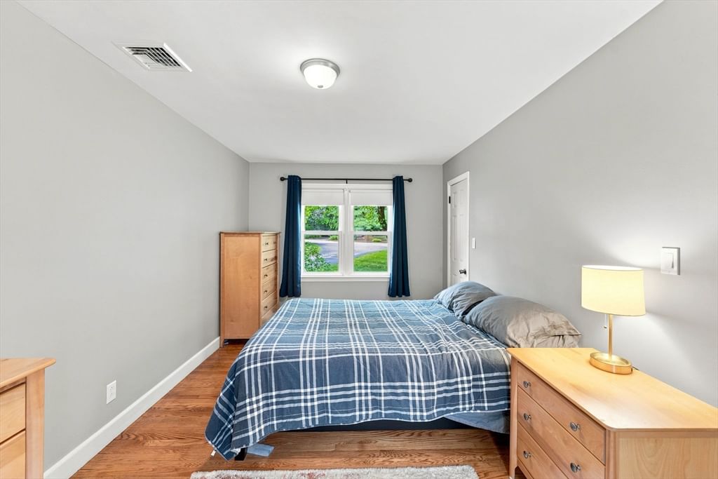 71 School St, Upton, MA 01568 photo 4