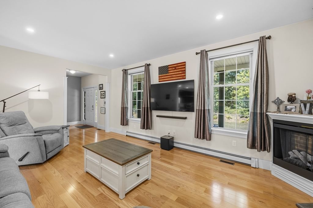34 Nautical Way Plymouth — Photo 9 of 40