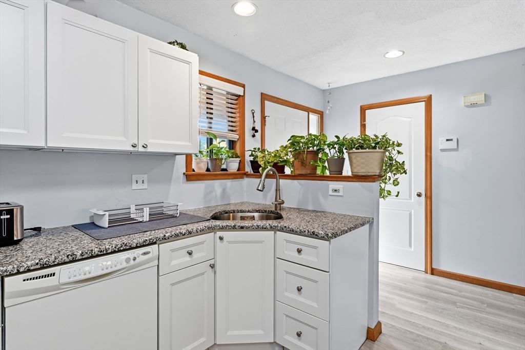 13 Ash Ln #13 Agawam — Photo 5 of 25
