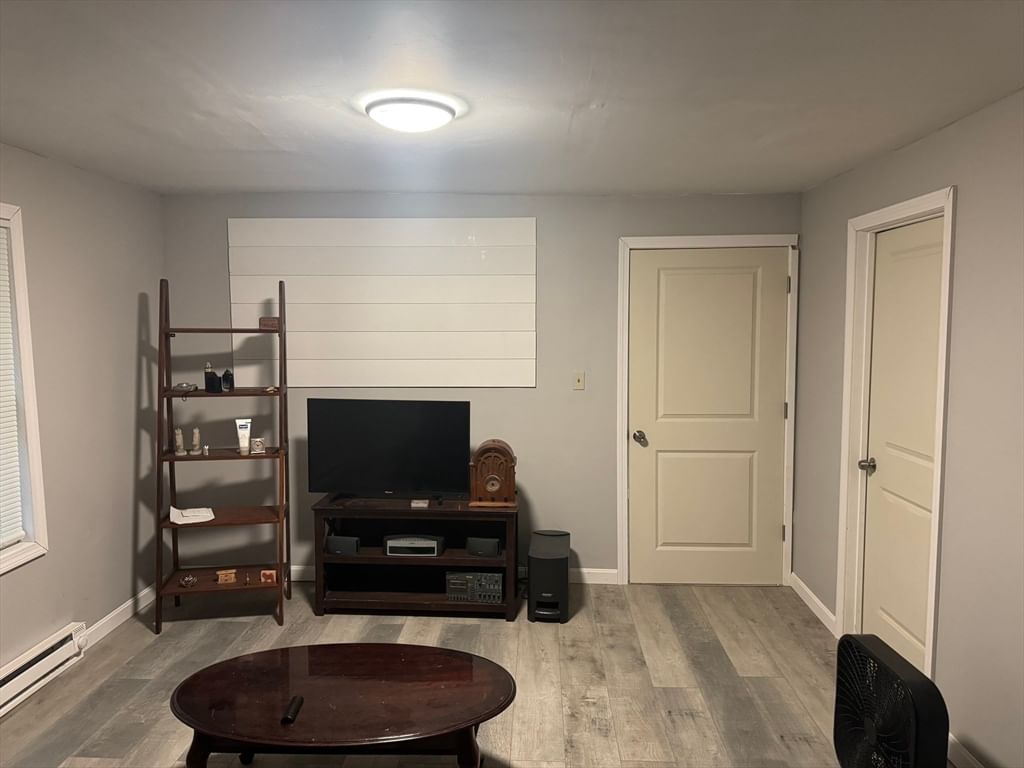 8 Robertson Dr Shrewsbury — Photo 3 of 11
