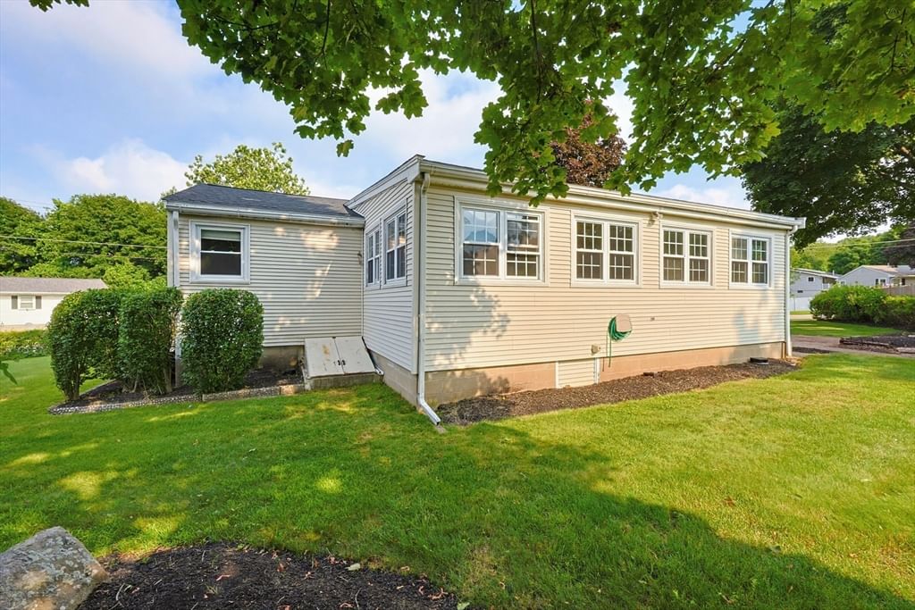 7 Hemlock Dr Medway — Photo 3 of 34
