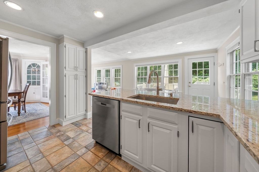 28 Parkway Road Medford — Photo 10 of 38