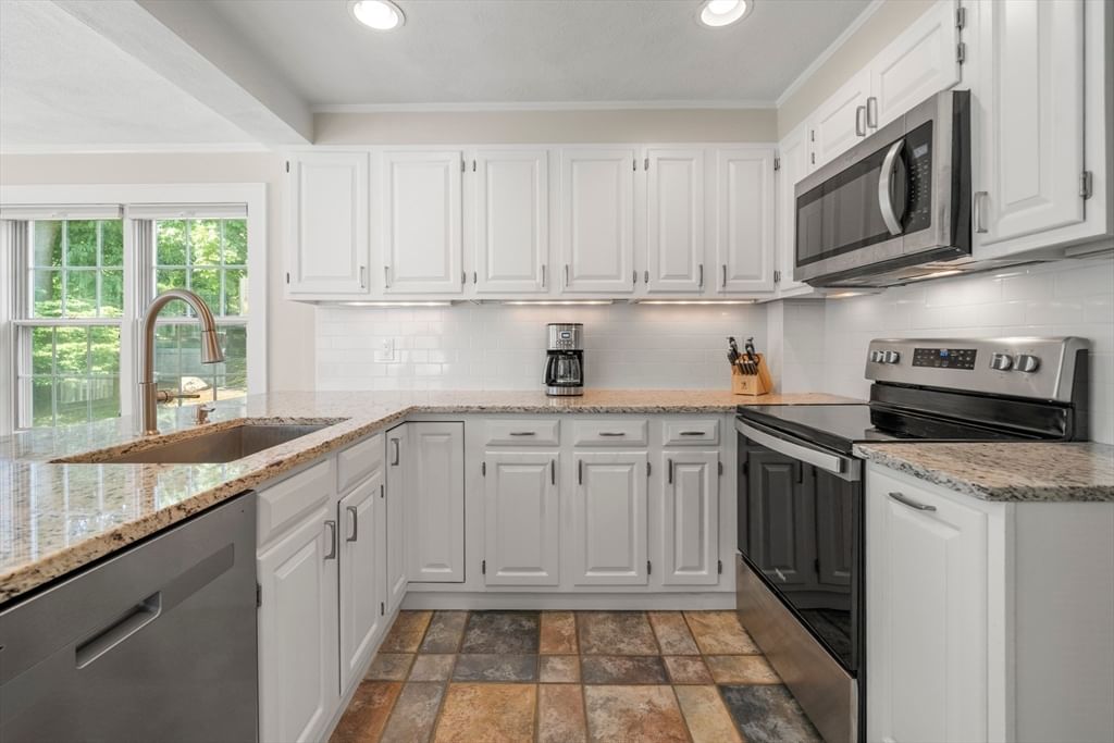 28 Parkway Road Medford — Photo 11 of 38