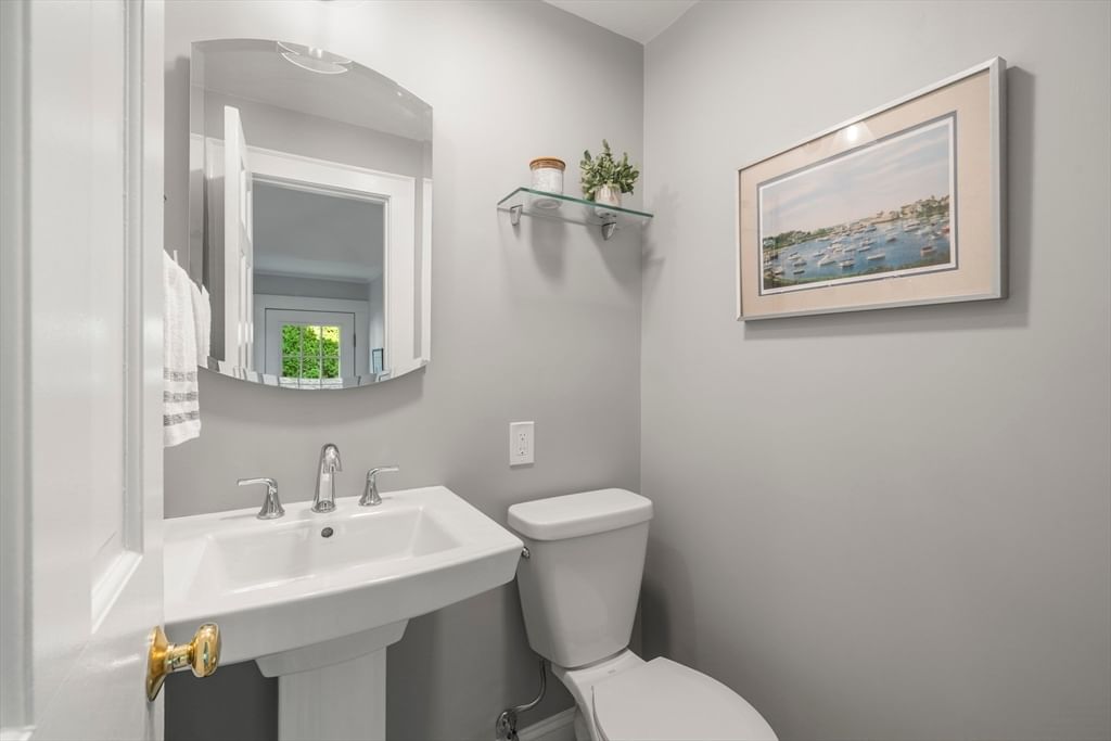 28 Parkway Road Medford — Photo 18 of 38