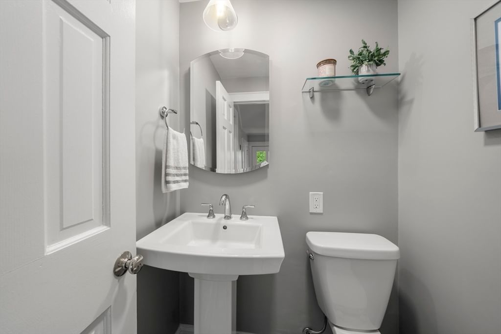 28 Parkway Road Medford — Photo 19 of 38