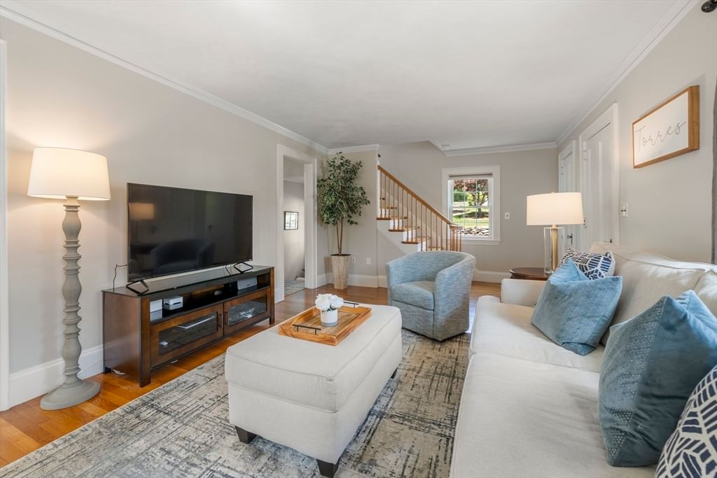 28 Parkway Road Medford — Photo 4 of 38