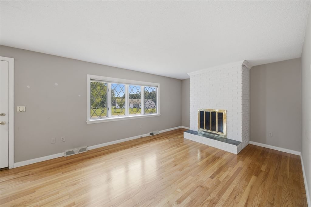159 Mountainview Rd East Longmeadow — Photo 5 of 37