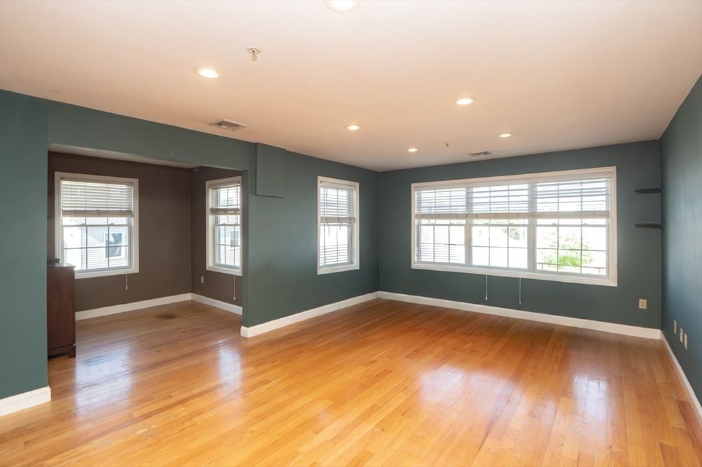 48 Federal St #206 Beverly — Photo 3 of 31
