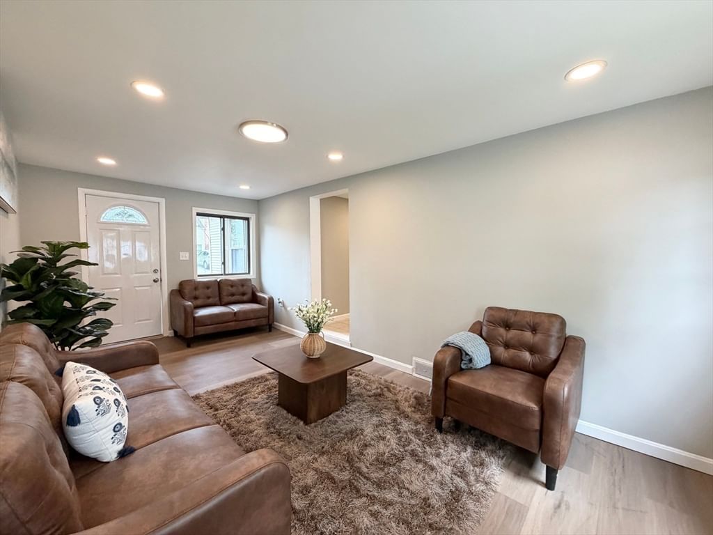 87 Vezina Ave Leominster — Photo 4 of 38