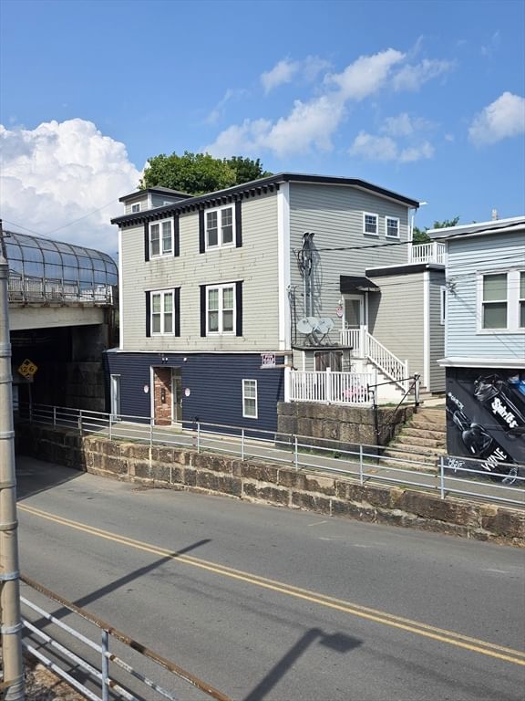 213-215 Burrill St Swampscott — Photo 2 of 7