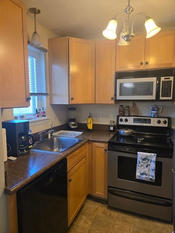 40 Saint Kolbe Dr #C Holyoke — Photo 3 of 31