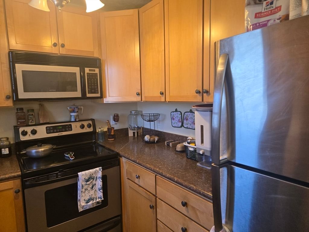 40 Saint Kolbe Dr #C Holyoke — Photo 4 of 31