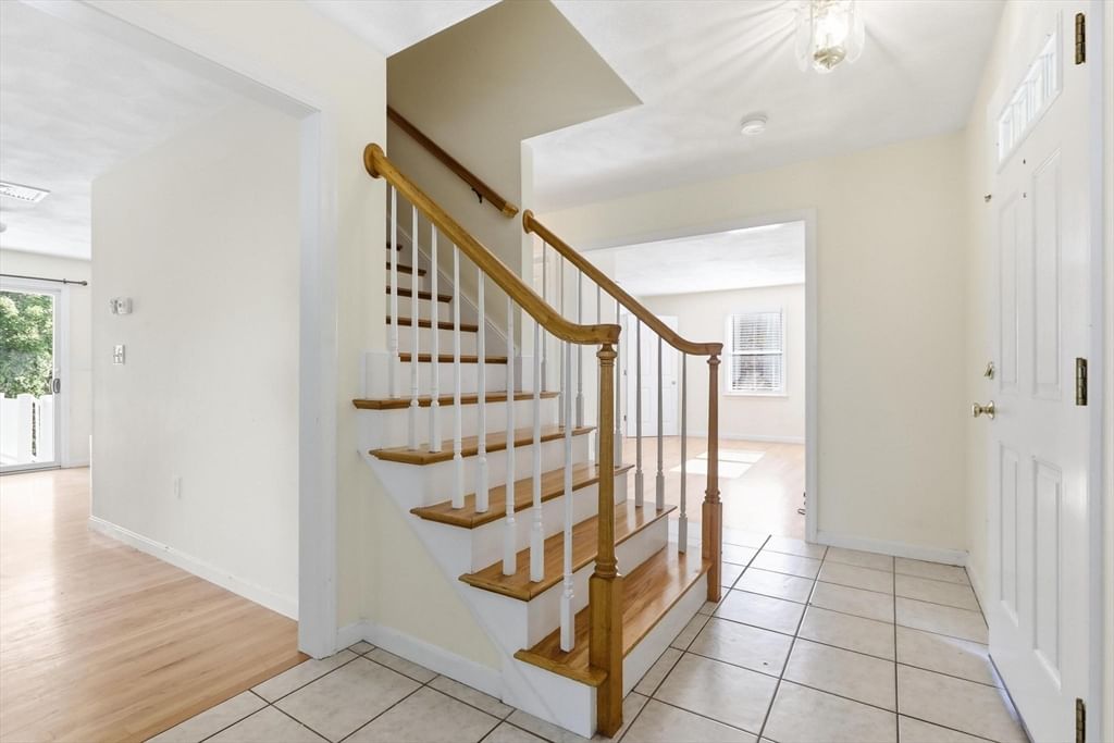 68 Burlington Street Woburn — Photo 5 of 40