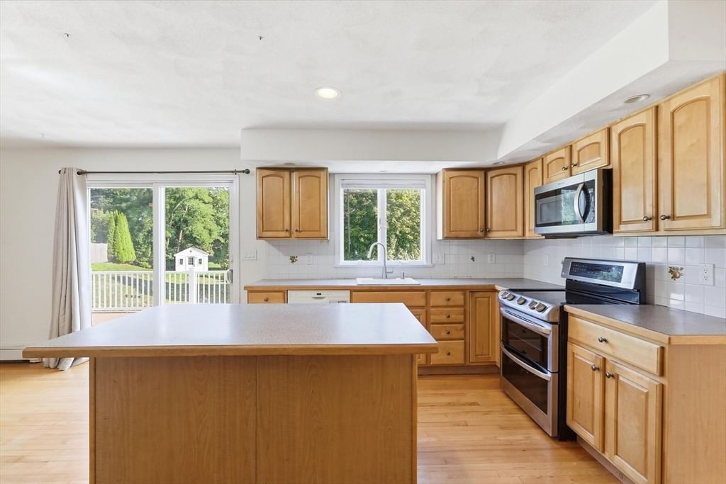 68 Burlington Street Woburn — Photo 9 of 40