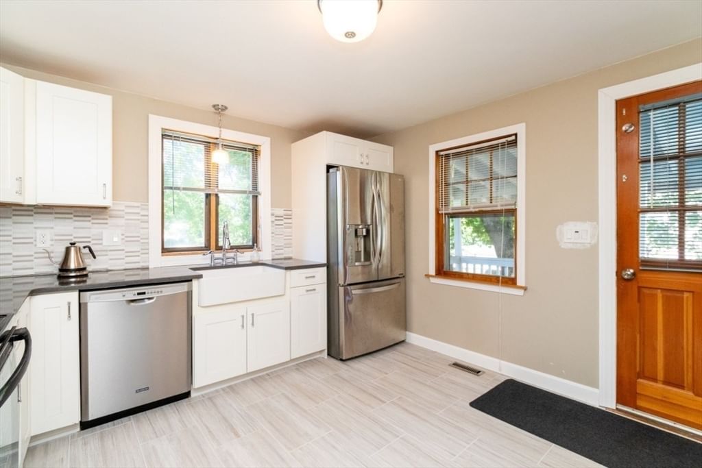 46 Conlyn Avenue Franklin — Photo 6 of 22