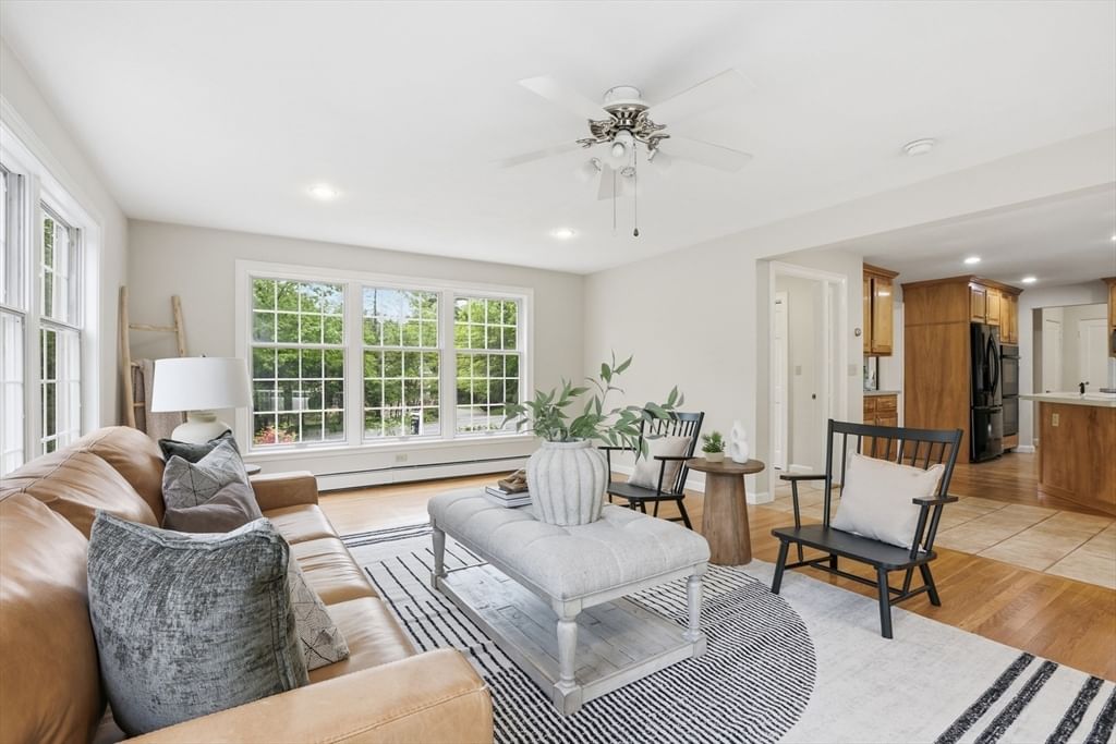 106 Concord Rd Bedford — Photo 4 of 38