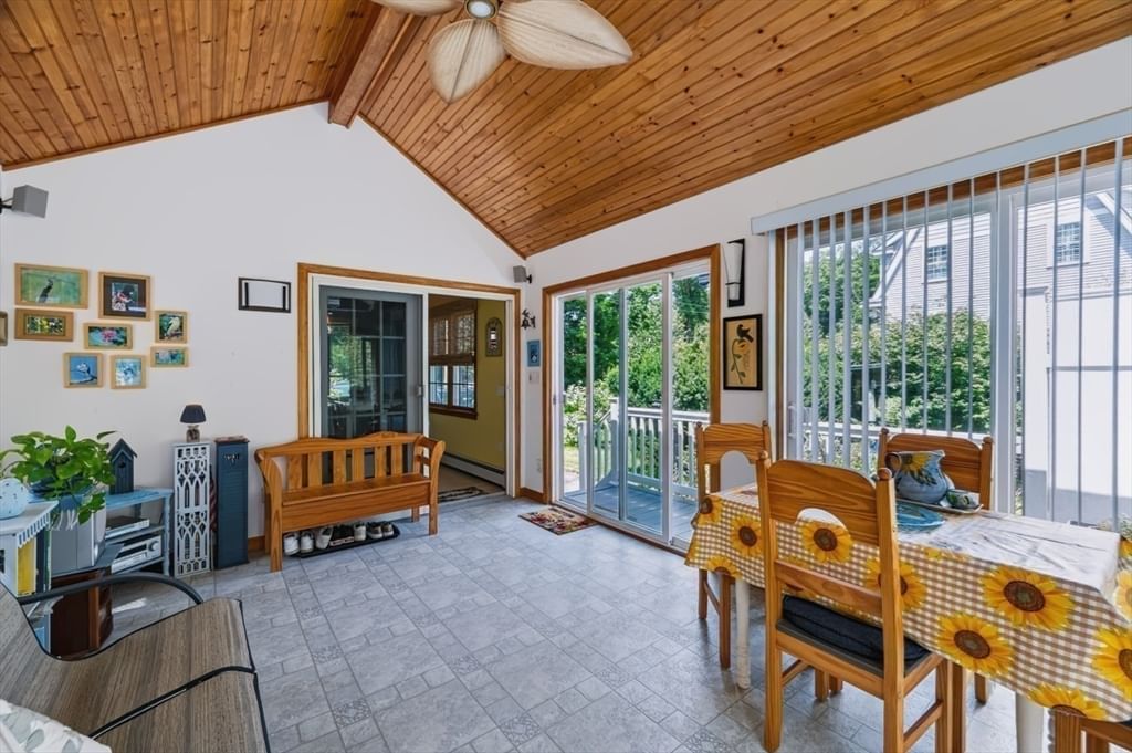 19 Middle Rd Amesbury — Photo 4 of 42