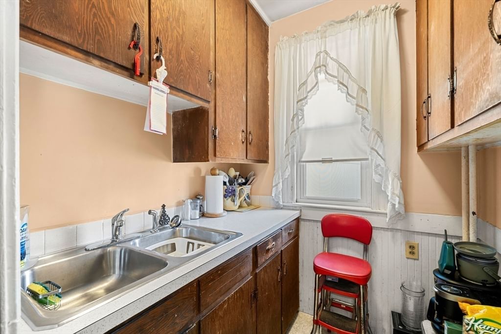 52 Mason St Salem — Photo 12 of 27