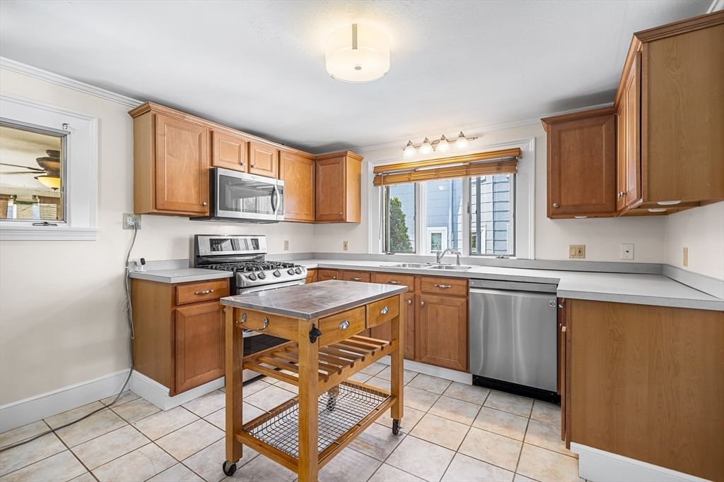 43 Dolphin Ave Winthrop — Photo 13 of 37