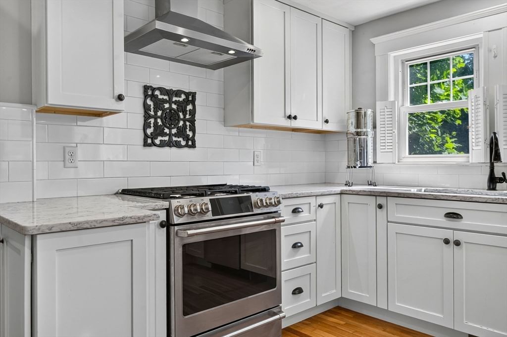 43 Atwood St Wellesley — Photo 4 of 23