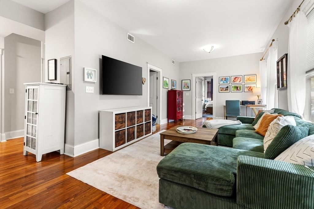 3 N Munroe Ter Boston — Photo 4 of 35