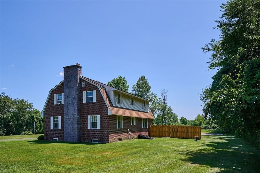 34 Plain Rd East Deerfield — Photo 3 of 38