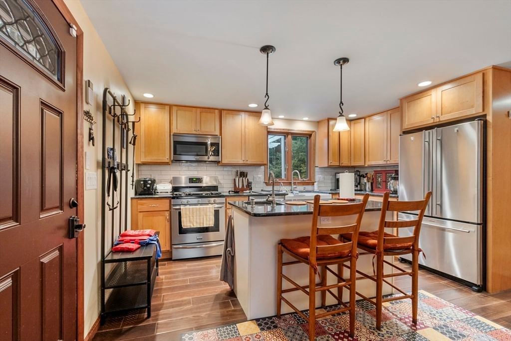 378 Pelham Rd Dracut — Photo 8 of 38